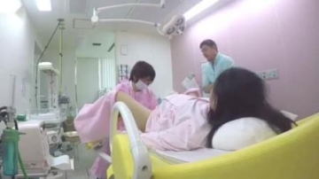 实拍日本产妇产房自然分娩, 身体精神都已崩溃, 全靠意志支撑!