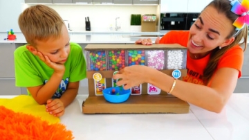 萌娃小可爱为了吃到糖果可真拼呀！小家伙简直太逗了！—妈咪：你可真是个吃货呀！