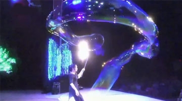 震撼人心的吹泡泡神作! 不就是膝盖么,都给你!