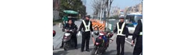【拍客】奇葩女遇交警后扔下孩子落跑