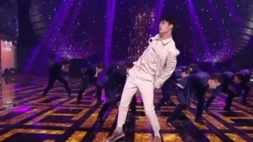 王一博《散落的华服》太欲了！现场都是尖叫声！