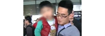 【拍客】男子被拐26年与亲人团聚 带子回乡感动众人
