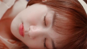 心动的瞬间：张凌赫的倒头吻，学到了