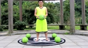 有这样的技术可以撩十个妹!五个篮球玩出新高度！