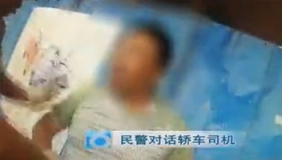 实拍男子无证酒驾被查 一路狂奔跳入粪池