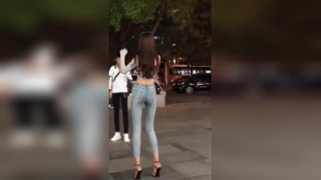 送你一段小舞蹈，不觉得太美吗#街拍美女#热舞