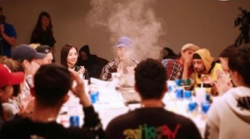 陈伟霆宋茜带队员吃火锅 氛围融洽有说有笑