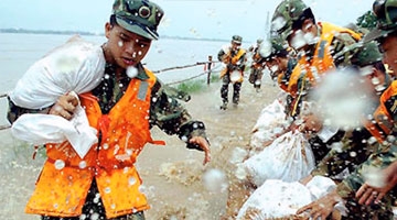 催泪单曲《当兵的是块砖》 致敬抗洪英雄