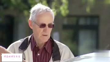 为何偷开警车！路人无辜表情，被警察恶搞！