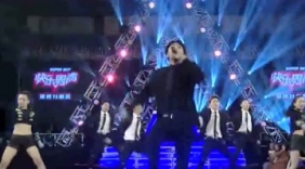 快男王广允不输韩国练习生的气场，一口气感受一下