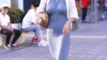 时尚街拍：这样的身材，应该就是男生眼中的微胖