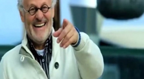 国外超强恶搞：路人按下神秘按钮后，彻底懵圈了！