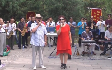 一首经典红色记忆歌曲《浏阳河》，被这群大叔大妈唱的好听极了！