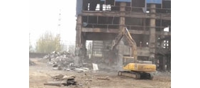 【拍客】实拍挖掘机秒拆一栋楼