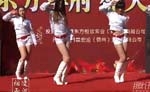 【街拍客】实拍清纯美女热舞 大秀柔美身姿