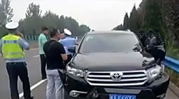 河南商丘高速上演劫囚：多车撞击逼停警方车辆