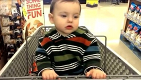 这是我见过的最困的宝宝，吸着奶嘴瞬间就睡着了