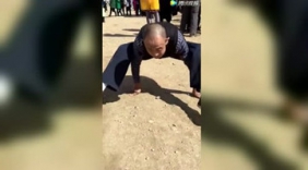 牛人大爷这绝活苦练几十年，就为了在世展示给所有人看！