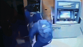 小偷59秒取走ATM机中现金 恍如电影情节