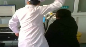 护士检查动作走红：为病人愿当小丑