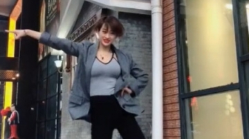 性感短发美女热舞，这节奏感太强了