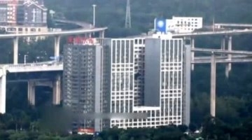 重庆最高螺旋立交桥 72米空中行车如坐过山车