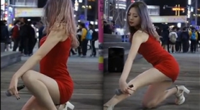 韩国美女热舞 韩女团红色连衣裙街头热舞漏底
