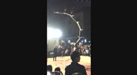 农村牛人秀绝活，头顶6条长板凳围观数百人