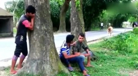 恶搞：这个短视频太搞笑了！