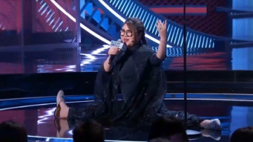 杨天真现场劈叉，罗永浩惊到消音，直言：牛！明星劈叉名场面