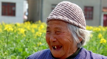 八旬老太带老伴直播“幸福” 感动千万网友！