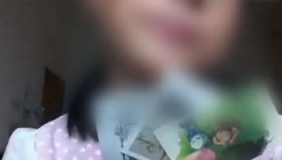 小学生炫富：9万一个包 用钱砸死你们