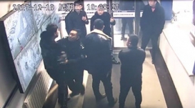 “警察打人”视频疯传朋友圈 警方公布监控还原真相