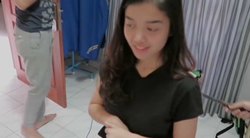 本想恶搞朋友 谁知蒙在鼓里反被朋友恶搞