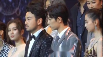 肖战芭莎慈善夜开场合影+退场全程八分钟完整版！ @X玖少年团肖战DAYTOY