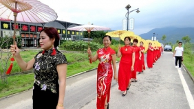 全球旗袍四川广元总会宝轮分会 三堆井田荷花节走秀