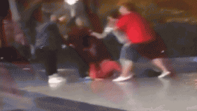 网曝贵阳女子冒大雨当街打小三 反被老公揪头发