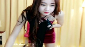 性感小野猫超短裙美女热舞，谁会不心动？