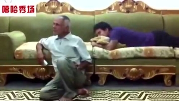 恶搞 太贱了 趁人睡觉时放鞭炮