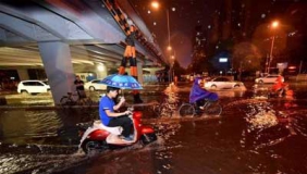 【拍客】被暴雨冲刷后的“京城”留下了“一片海”