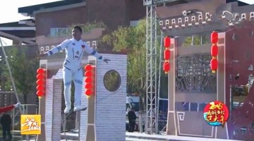杂技牛人金太明表演绝活《极限软钢丝》 场面非常震撼