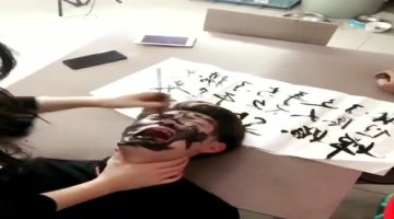 男友恶搞，女友暴躁