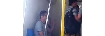 【拍客】北京地铁两对情侣因抢座引发激战