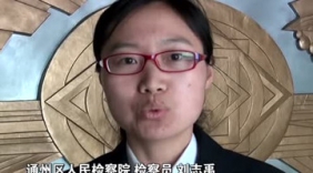 吵架开斗气车 女司机连撞两车致母亲死亡