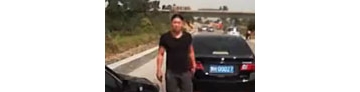 【拍客】河南焦作司机打人 称其车上是首长