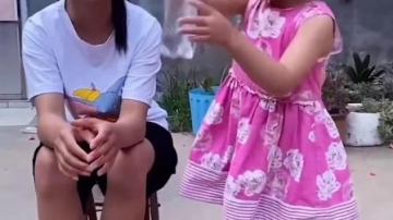亲子游戏：萌娃被姐姐套路了