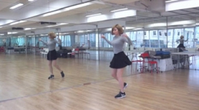 香港短发美女舞蹈教程《甜甜的》，身材棒气质足