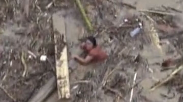 女子洪水中漂流4小时获救 全程60公里生死大营救