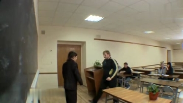 国外恶作剧：矮人讲师恶搞