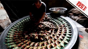 安徽老汉一锅能蒸2000个粽子 40年来供不应求